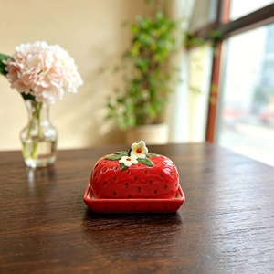 Ensemble <span class=keywords><strong>de</strong></span> 3 coupelles à sauce <span class=keywords><strong>soja</strong></span> en céramique rouge en forme <span class=keywords><strong>de</strong></span> fraise avec détail <span class=keywords><strong>de</strong></span> tige en <span class=keywords><strong>feuille</strong></span> verte, bols à condiments divisés <span class=keywords><strong>pour</strong></span> <span class=keywords><strong>sushi</strong></span> - Product Image 6