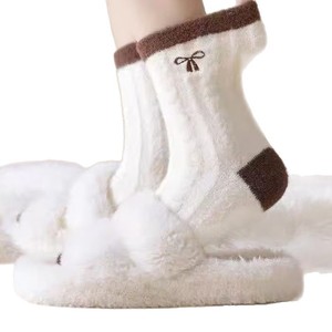 Chaussettes mi-mollet en polaire pour femmes, épaisses et chaudes, rayures en peluche avec nœud et motif cœur, style japonais, automne-hiver - Product Image 4