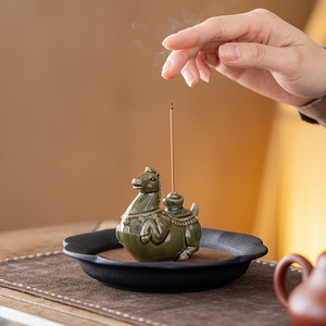 Caballo de cerámica de la dinastía Tang, color celadón, decoración creativa para mesa de té, soporte para varillas de incienso, regalo - Product Image 4