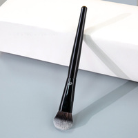 Pinceau de maquillage professionnel à manche en bois, poils synthétiques noirs et denses, pour blush, contour et highlighter, pour le visage et les joues.