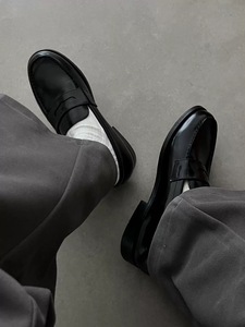 Chaussures habillées décontractées unisexes tendance britanniques avec logo personnalisé, à enfiler, bout rond, style Derby, mocassins pour hommes - Product Image 2