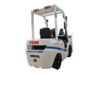 Chariot élévateur diesel TCM 30 de couleur blanche en bon état, 3 tonnes, moteur Isuzu, deux mâts - Product Image 1