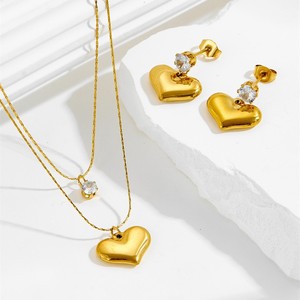 Collier pendentif cœur en diamant plaqué or, style rétro tendance et simple, nouvelle collection, pour femme, chaîne de pull, vente en gros - Product Image 1