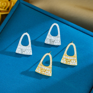 Set <span class=keywords><strong>Collana</strong></span> e Orecchini in Oro 18K, <span class=keywords><strong>Collana</strong></span> con <span class=keywords><strong>Lettera</strong></span> <span class=keywords><strong>C</strong></span>, Orecchini di Lusso Leggero di Alta Gamma, Moda Versatile - Product Image 4