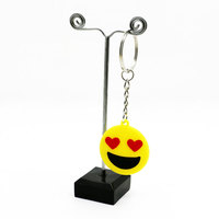 Llavero de goma suave con diseño de cara sonriente de dibujos animados, duradero, divertido, con impresión digital, para regalo promocional o recuerdo de fiesta, venta al por mayor