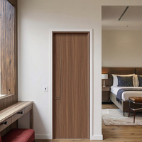 Portes intérieures en bois et aluminium composite avec finition de surface discrète pour maisons