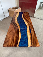 Nouvelle Arrivée Table de Salle à Manger/Îlot de Cuisine en Bois de Noyer Massif à Bord Brut, Couleur Grise, avec Plateau en Résine Époxy pour Restaurant