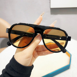Gafas de Sol de Alta Calidad Unisex Anti-UV Antideslumbrantes Diseño Clásico Nuevo Diseño de Moda Ojos Rojos Cara Grande Delgada - Product Image 2