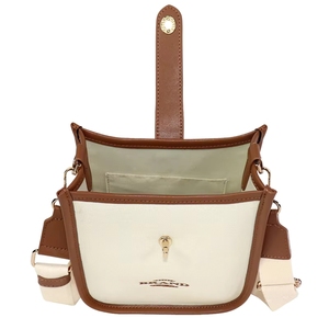 Sac à bandoulière pour femme, petit format, élégant, de luxe et de niche, avec design unique. - Product Image 5