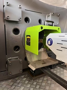 Máquina de Moldeo por Inyección Horizontal YIZUMI de 180 Toneladas con Motor Servo PLC y Caja de Engranajes de Bomba - Mejor Precio - Product Image 6