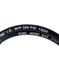 Tuyau de carburant marin de qualité supérieure 3/8" en caoutchouc synthétique, extrêmement flexible, bonne résistance au vieillissement, à l'ozone et aux intempéries.