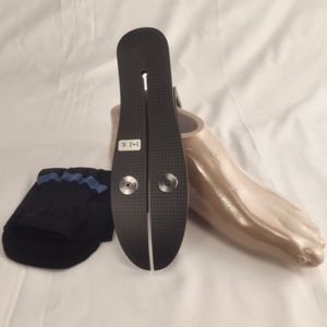 Prótesis de <span class=keywords><strong>pie</strong></span> de energía protésica ligera <span class=keywords><strong>para</strong></span> amputados por encima de la rodilla por debajo de la rodilla Diseño impermeable de alta calidad Carga máxima 160kg - Product Image 3