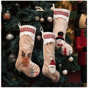 ถุงน่องของขวัญคริสต์มาสขนาดใหญ่ตกแต่งน่ารักผ้ากระสอบสไตล์ปักลายสก๊อตสำหรับครอบครัววันหยุดคริสต์มาสปาร์ตี้แบบคลาสสิก - Product Image 5