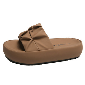 Sandales de plage polyvalentes et élégantes pour femmes, pour une utilisation en plein air en été, design antidérapant, tendance de la mode, respirantes et confortables - Product Image 1