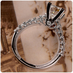 Anello con diamante taglio Princess F448, diamante coltivato in laboratorio, classico anello di fidanzamento da donna - Product Image 3