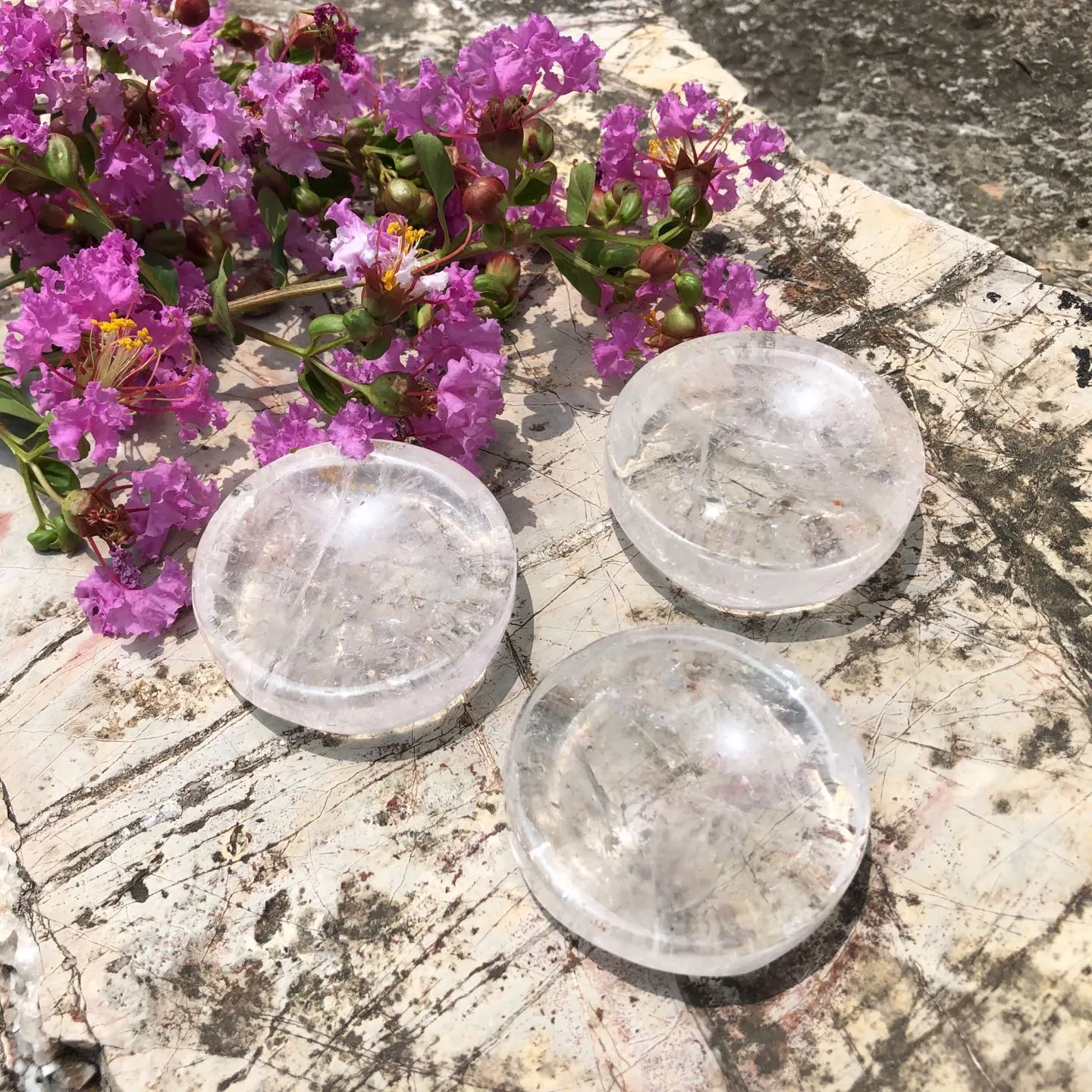 Wholesale Natural Healing Crystal Stone Hand Carved Plate Clear Quartz Round Bowl