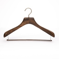 Cintres en bois classiques avec logo personnalisé, livraison rapide en 15 jours, barre pour pantalon, cintre multifonctionnel de luxe pour costume, pour garde-robe, salon