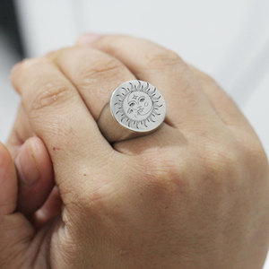 Bague ronde en acier inoxydable lisse de 22mm, design soleil et lune, bijoux pour hommes, cadeau, couleur or - Product Image 2