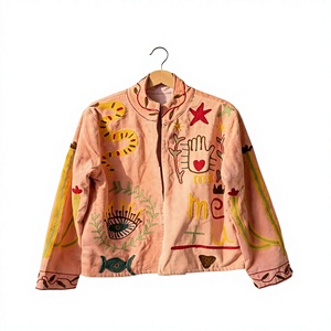 Chaqueta vaquera rosa bordada para mujer con cremallera, cuello alto y manga corta, ropa exterior personalizada al por mayor - Product Image 4
