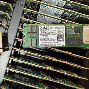 Nouveau stock : SSD NVMe Gen4 X4 M2 DeLL 960 Go 0PH7J6 compatible avec les cartes N1 BOSS de 16e génération pour PowerEdge R760, R7625, R760XD2 - Product Image 1