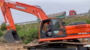 Doosan เครื่องขุดดินระบบไฮดรอลิก30T DH300LC-7 DH300LC DH300มือสอง DH300-7รถขุดขนาดใหญ่มือสอง - Product Image 2