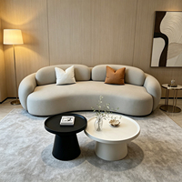 Canapé de salon en bois de forme irrégulière style crème, design minimaliste de style européen pour la décoration intérieure