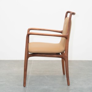 Chaise de salle à manger nordique contemporaine avec structure en bois massif, coussin en cuir de qualité supérieure, sièges de luxe pour la maison et les restaurants PISANO - Product Image 3