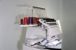 Hot Sale 1200 RPM Embroidery Computer <b>Machine</b> Single Head Embroidery <b>Machine</b> 15 Needles Flat Embroidery <b>Machine</b> for Hat T-shirt - Product Image 2