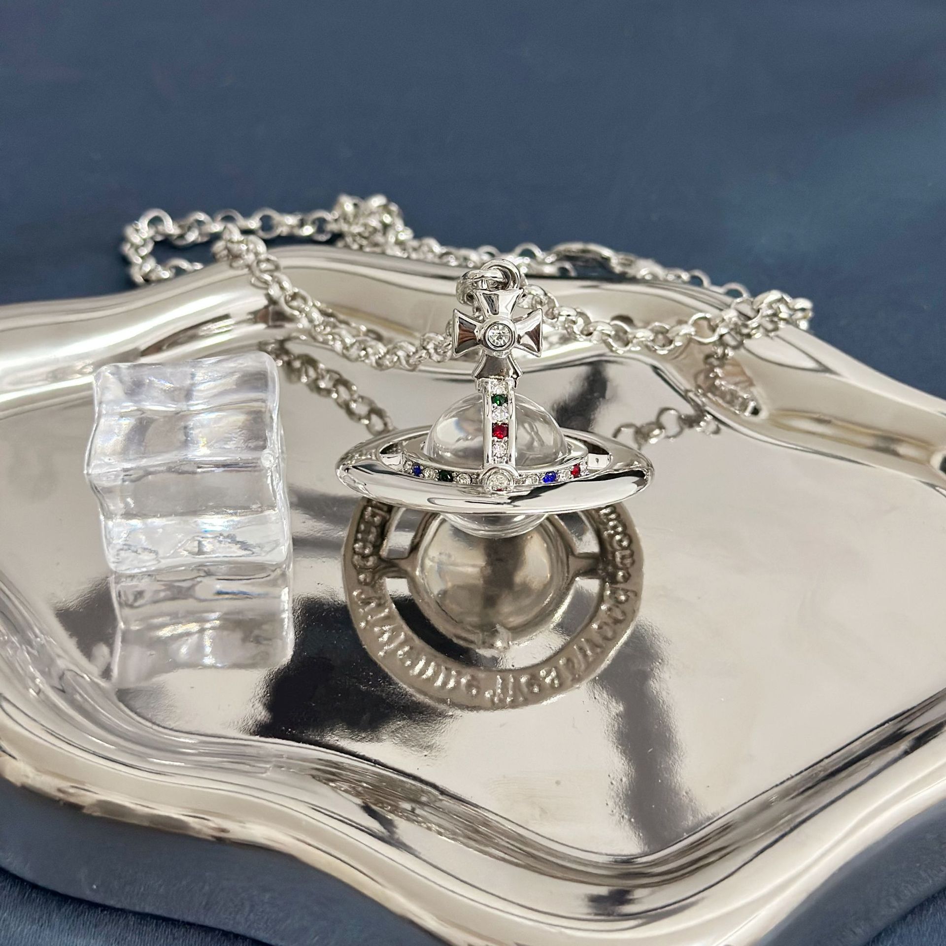 Grosse sphère blanc argenté