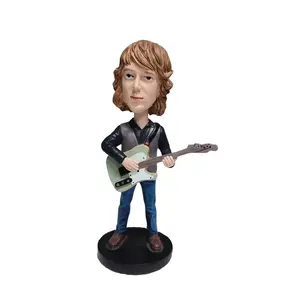 Figurine di Figure musicali 3D personalizzate decorazione per la casa bambole con testa di Bobble giocattolo in miniatura a buon mercato Souvenir resina chitarra musica bobble doll