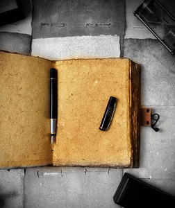 Carnet artisanal en cuir véritable à couverture rigide, papier vintage à bords festonnés, pour artistes, journal de voyage et croquis, gaufré - Product Image 2