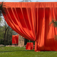 Tissu en polyester de soie de lait haute densité pour la décoration de plafond de réception de mariage