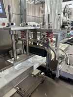 Machine automatique de remplissage et de scellage de lingettes humides avec logo, machine pour couvercles de lingettes humides