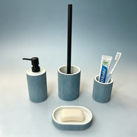 Ensemble d'accessoires de salle de bain en polyrésine côtelée bleu et blanc, 4 pièces : distributeur de savon, porte-brosse à dents, porte-brosse WC, porte-savon