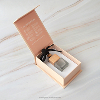 Boîte-cadeau magnétique pliable personnalisée de luxe en papier, boîte d'emballage de bouteille de parfum de voiture
