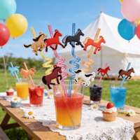 Vente en gros de gobelets réutilisables en PETG à paillettes avec breloques cheval galopant, thème équestre pour fête d'anniversaire d'enfants