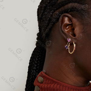 Boucles d'oreilles créoles maxi Gemnel en argent 925, arc-en-ciel, surdimensionnées, style rivière, baguette, colorées, bijoux statement pour un look audacieux - Product Image 6