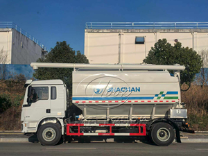 New Agricultural Material Transport Vehicle 4*2 Bulk Feed Tanker Truck <b>large</b> capacity Used for grain transportation - Product Image 3