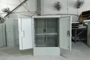 Saipwell 20KW IP66 Panneau de distribution d'énergie extérieur Boîte de commande SMC avec armoire de commande de protection IP65 en fibre de verre FRP GRP - Product Image 6