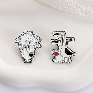 Mine Seagull Wine esmalte Pin dibujos animados divertidos personajes animados agua pájaro Animal broches solapa insignia joyería regalos - Product Image 3