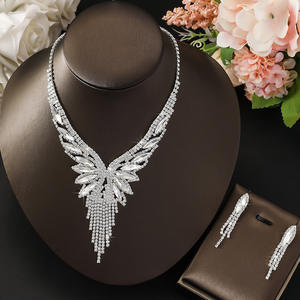 Conjunto de Joyería de Diamantes de Imitación Elegante y Exquisito, Aretes de Dos Piezas, Regalo Conmemorativo - Product Image 5