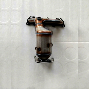 Colector de Escape de Acero Inoxidable de Alta Calidad con Convertidor Catalítico para FAW Besturn X40 B30 Euro IV 1.6L Delantero 1008020B26L - Product Image 1