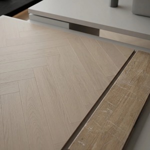 <span class=keywords><strong>Parquet</strong></span> en chêne blanc avec incrustations de bois, dalles à motifs design pour intérieurs de luxe, utilisation extérieure et en parc - Product Image 6