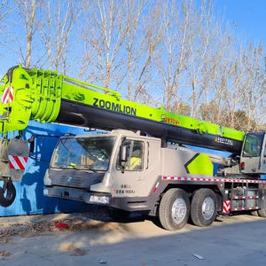 Grúa sobre Camión Usada Zoomlion de 70 Toneladas, Certificada por la EPA, Modelo 2021, Altura de Elevación de 60 m, Grúa Móvil Todoterreno con Motor, Bomba y Caja de Cambios - Product Image 1