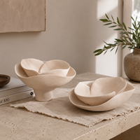 Bol en céramique beige avec forme de pétales de fleurs superposés, centre de table décoratif sculptural organique pour la décoration de la maison