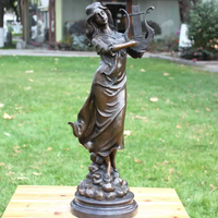 Sculpture de femme en bronze coulé avec harpe, patine antique, statue de musicienne, base nuage, ornement décoratif pour hall intérieur