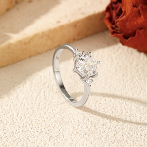 Anillo de compromiso de plata de ley S925 con circonita de corte hexagonal, hipoalergénico, elegante, para mujer, para propuesta, uso diario, regalo - Product Image 3
