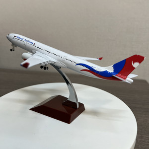 Juguetes para niños Modelo de avión barato Escala <span class=keywords><strong>1</strong></span>:<span class=keywords><strong>200</strong></span> 20cm <span class=keywords><strong>A330</strong></span> Nepal Aerolínea Modelo de avión de escritorio con tren de aterrizaje de metal - Product Image 6