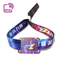 Individuelles RFID-Sublimationsarmband mit PVC-Etikett |   Bargeldloses NFC-Stoffarmband für Veranstaltungen |   Sicherheits-Festival-Ticketband