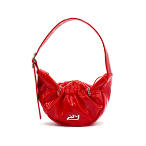 Sac fourre-tout en polyuréthane rouge glamour fabriqué en Corée pour l'exportation, avec détail de cordon froissé et poche intérieure pour le rangement - Product Image 1